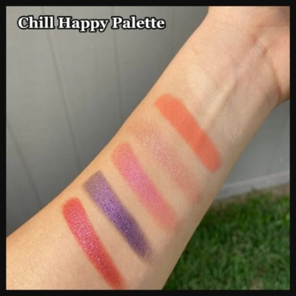Urban Decay x Smiley DISCONTINUED CHILL HAPPY mini Eye Shadow Palette NIB - Picture 2 of 3